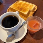 KAKO - ブレンドコーヒー550円に、バタートースト＋ベジタブルジュース付き