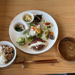 農園カフェ そら - おやさいのおまかせプレート (ドリンク&スイーツ付き)
                                1,320円(2022.06訪問)