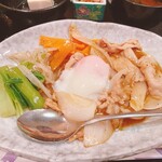 やすべえ - 豚ロースのビビンバ風温玉のせ