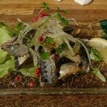 ビストロ割烹 YAOYA - イワシのアヒージョ