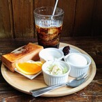 Caffe de Gouter - 通常モーニングサービス 小倉トースト アイスコーヒー400円