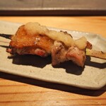 とり茶太郎 - ほろほろ鳥 もも肉 白玉葱のソース