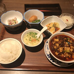 Chugokumeisai chinmabodofu - 陳麻婆豆腐セット