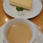 喫茶どんぐり - コーヒーとレアチーズケーキ