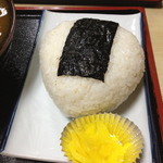 福栄食堂 - おにぎり　大なのに小