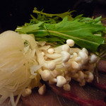 魚菜 由良 - 寒鰤のしゃぶしゃぶ　ズームアップ