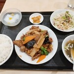 Kankouun - ★牛肉とオイスター炒め 900円 量は多いが美味しくない！