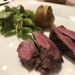 ＴＳＵＫＩＭＩＳＯ - 肉料理の田村牛のステーキ。極少量だが満足できる。