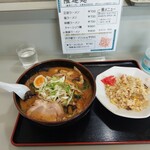 らーめん 飛龍 - 辣菜麺&半チャーハン。