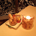 ナポリ、アマルフィ料理 Ti picchio - 目黒川の桜を背景にローソクが灯ります。