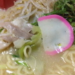 福栄食堂 - 底から豚肉とかまぼこ発掘