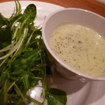 Bar Dondada - シャキシャキ水菜サラダにブロッコリーの美味しいスープ