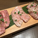 焼肉ことえん - 鳥豚牛食べ比べ