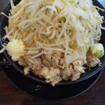 Buta Sanchi - 豚ダブル(太麺)野菜増しまし(1kg)￥860