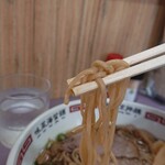 ラーメン大王赤兎馬 - やや平たい麺