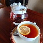 フレンドリーカフェ - 葉っぱからちゃんと入れてる紅茶