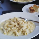 ラ ビストリア - ３種のチーズのクリームパスタ。