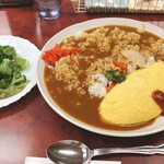 ガラム - オムレツカレー大、ブロッコリーサラダ