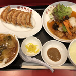 Oosaka Oushou - 酢豚定食、餃子、セルフのあんかけ