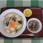 桂林 - エビうま煮丼 870円