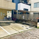 Le Monopole - 第一駐車場
      店横建物前の3番のみ