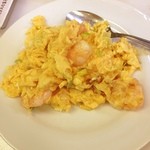 福錦 - 早やっ！
            もう、おつまみが来ました。
            僕は海老入り卵炒めをチョイス。
            美味いです。