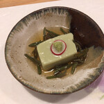 179770165 - 先附けの「枝豆の豆腐と蓴菜」です。