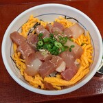 Nakau - 海鮮丼（並盛・690円）