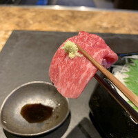 本店山科 - 岡崎牧場　完熟近江牛のお造り、山葵醤油で。