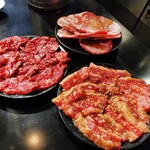 焼肉 TAKATOEN - 和牛カルビ定食（中）　1500円 ハラミ定食（中）　　　1800円 タン塩定食（中）　　　1800円