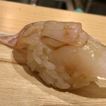 Tennen honmaguro ariso zushi - 三の皿の平目