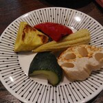 Asuwayama Atarashiya - ひつまぶしに付いてくる季節の野菜