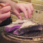 天現寺小野 - 今年の炙りは炭火直焼きで