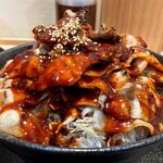 池袋肉劇場 - 山盛り豚バラ丼(特盛り)