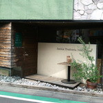 アンティーカ・トラットリーア・ノスタルジーカ - ファザードは、シックな味わいがある♪