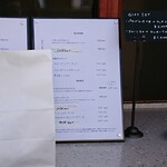 BAKE SHOP amaoto - 袋と外観。
                        メニュー表は次の写真にて。