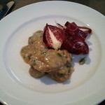 アンティーカ・トラットリーア・ノスタルジーカ - メインの牛です。もう、ワインが空に…！