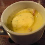フォカッチェリア - ベーコンと卵のスープ