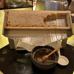 CONRAD CENTENNIAL SINGAPORE - 朝食ビュッフェの蜂蜜
            2022年7月17日