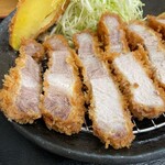 とんかつ 栄ちゃん - レフトサイド。旨みぎっしりの赤身。最高。
