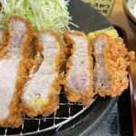とんかつ 栄ちゃん - ライトサイド。甘みたっぷりの脂身。最高。