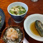 灼味噌らーめん 八堂八 - ひと口飯、スープ、冷たい茄子の煮浸し