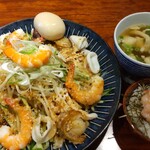 灼味噌らーめん 八堂八 - 海鮮冷やし味噌(スープ、ひと口飯付) 1500円、味玉 100円