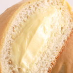 Minamitei - とろけるクリームたっぷりの『びわメロンパン』は併設のパン屋さんで。