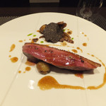 レストラン ラ・フロレゾン・ドゥ・タケウチ - 肉料理は「シャラン産鴨の低温ロースト　牛蒡のキャラメリゼと栗のコンフィー　香り高い鴨のジュー　トリュフ添え」