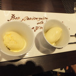 レストラン ラ・フロレゾン・ドゥ・タケウチ - お店からのサービスのアイスクリーム