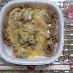 すき家 - 『とろ～り3種のチーズ牛丼(大盛)』(720えん)
            ✿タバスコ付
            
            安定の味♬
            