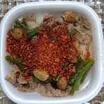 すき家 - 【期間限定】
◆『トリプルニンニク牛丼(並)盛』(650えん)

ニンニクの芽牛丼に
ほくほくなねフライドニンニク
ガーリックと唐辛子を合わせた特製フレークがトッピング♬


