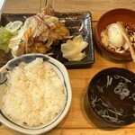 肉汁餃子のダンダダン - 油淋鶏定食(￥825円)