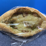 パン工場 - 「バジルベーコン」はチーズも入っています♪